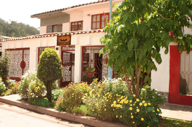 Fachada Laramani Hotel